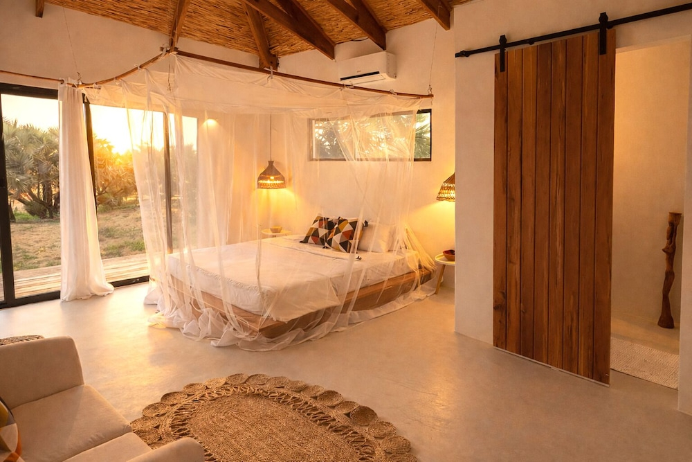 Coral Villa - Beachfront Villa with Private Pool by Karula