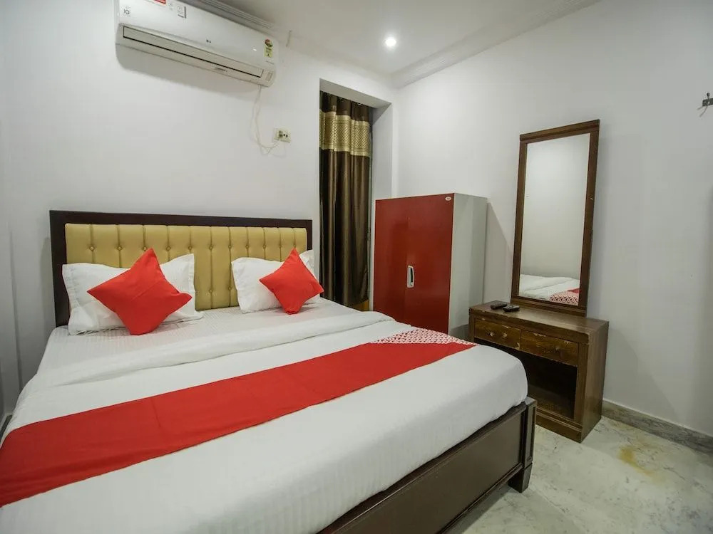 OYO 13251 Hotel Three Castles Deluxe
