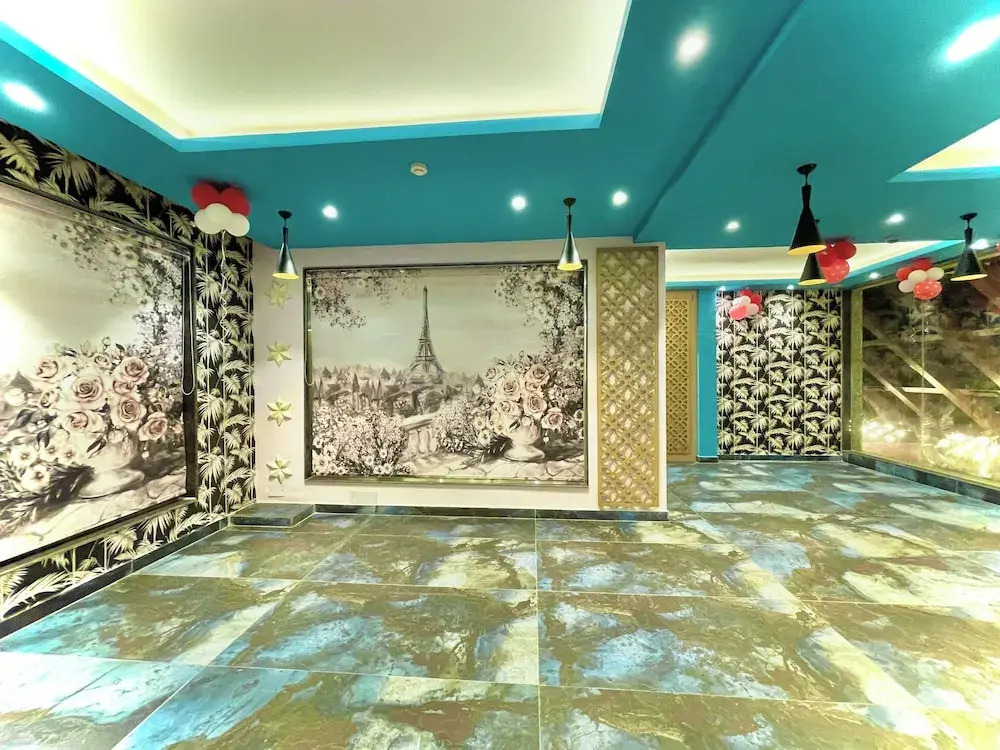 Hotel KUBER PALACE - Sea beach & Temple