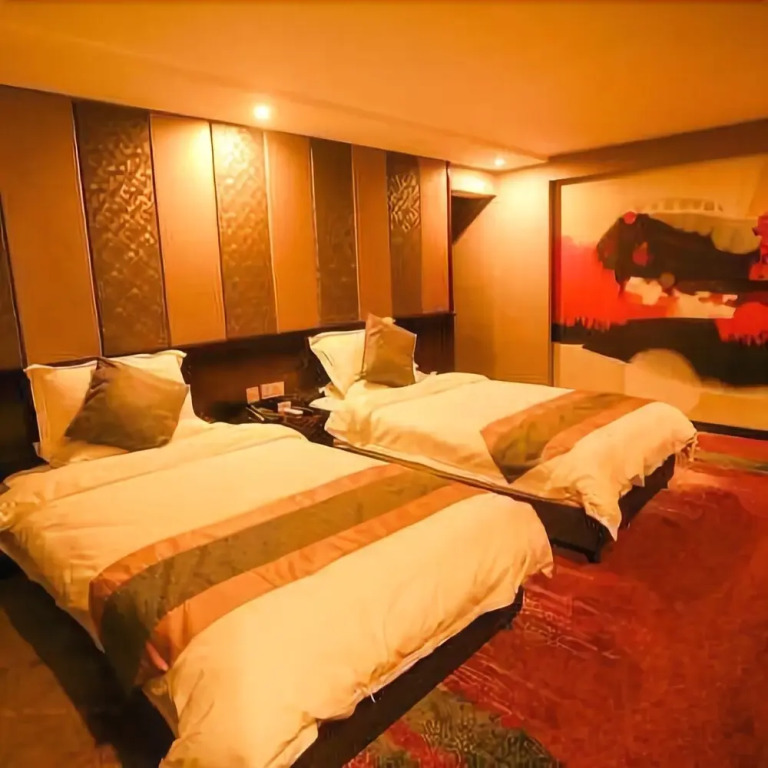 Huayu Qicai Multi-level Hotel