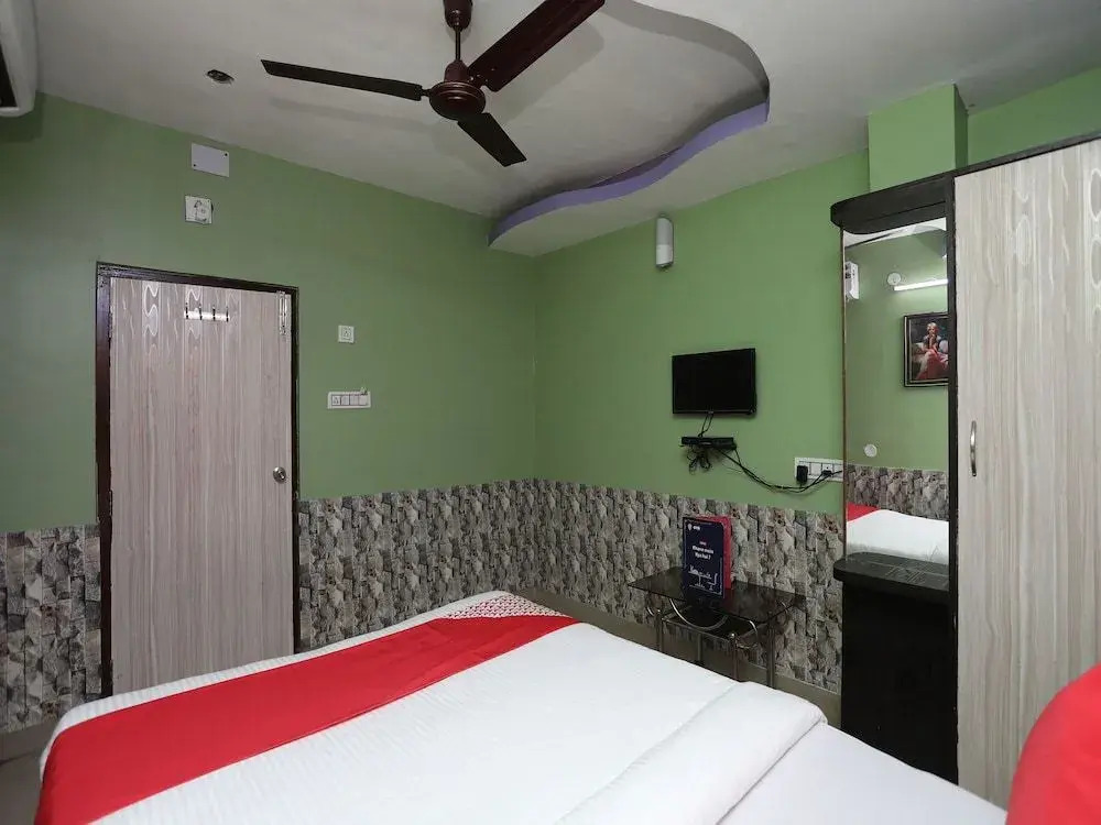 OYO 15114 Ivy Hotel