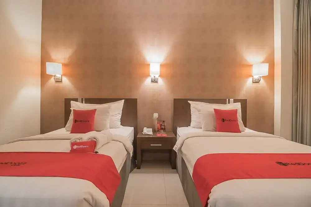 RedDoorz Premium near Paris Van Java Mall