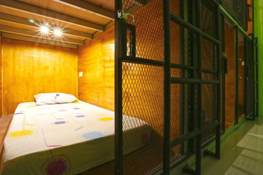 Kabin Kapsul Kayu jati I - Hostel