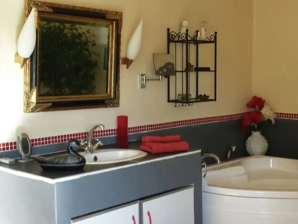Charming Villa in Cavalaire-sur-mer With Pool