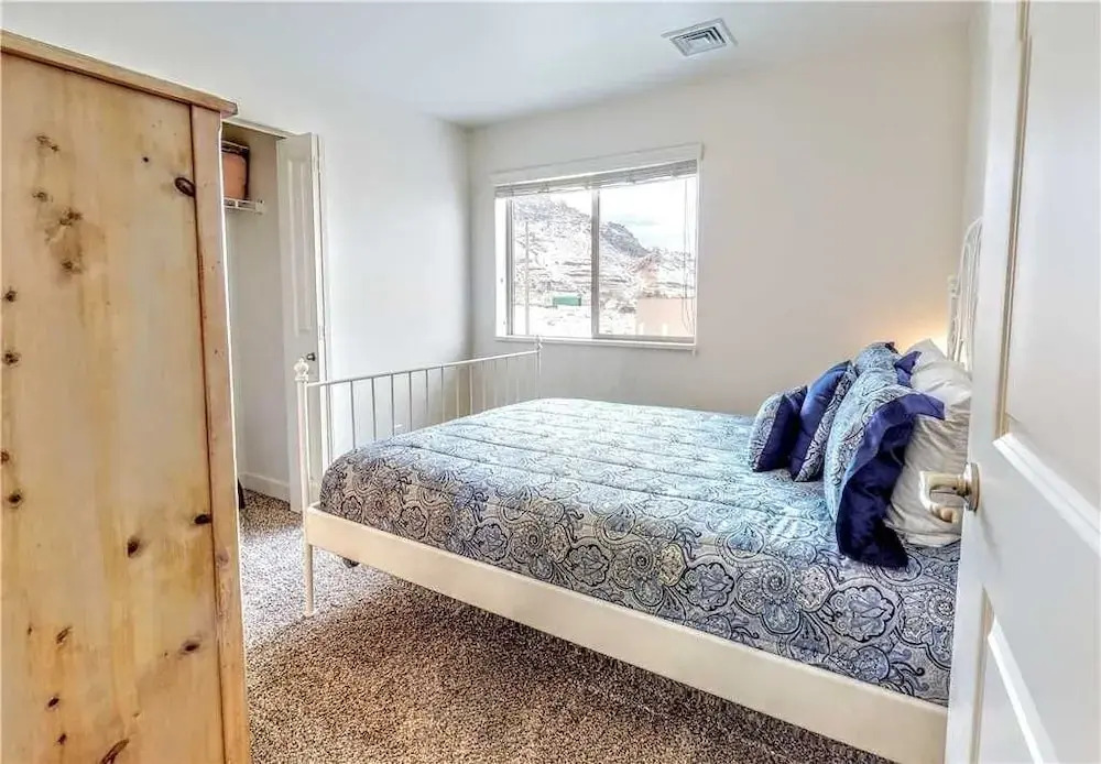 Red Cliffs ~ 6I - 3 Br Home