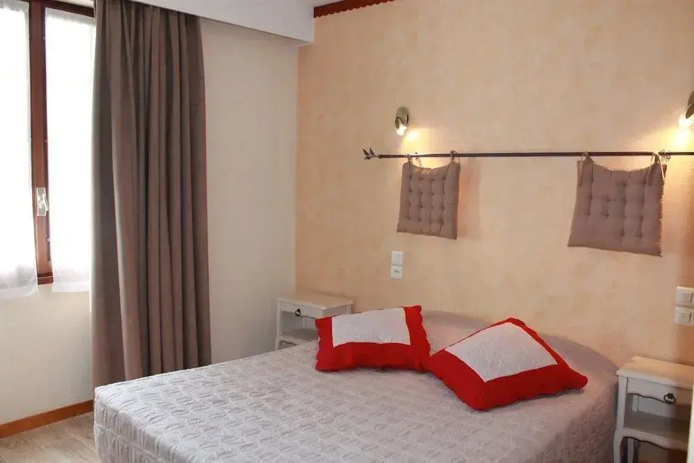 Hôtel et Restaurant Le Manoir - Echangeur A7-A9 - 24h-24h