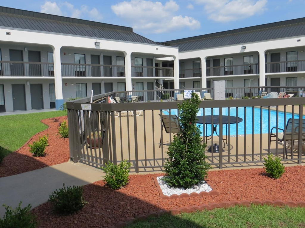 Baymont Inn and Suites - Florence