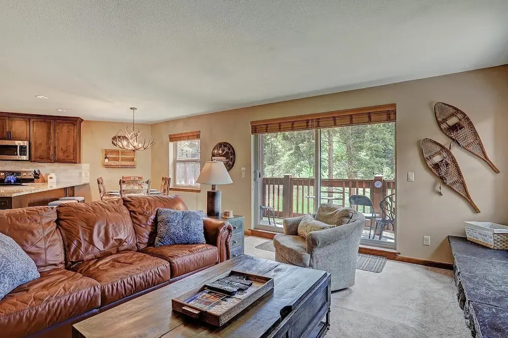 Tyra Summit A2A 3 Bedrooms 2 Bathrooms Condo