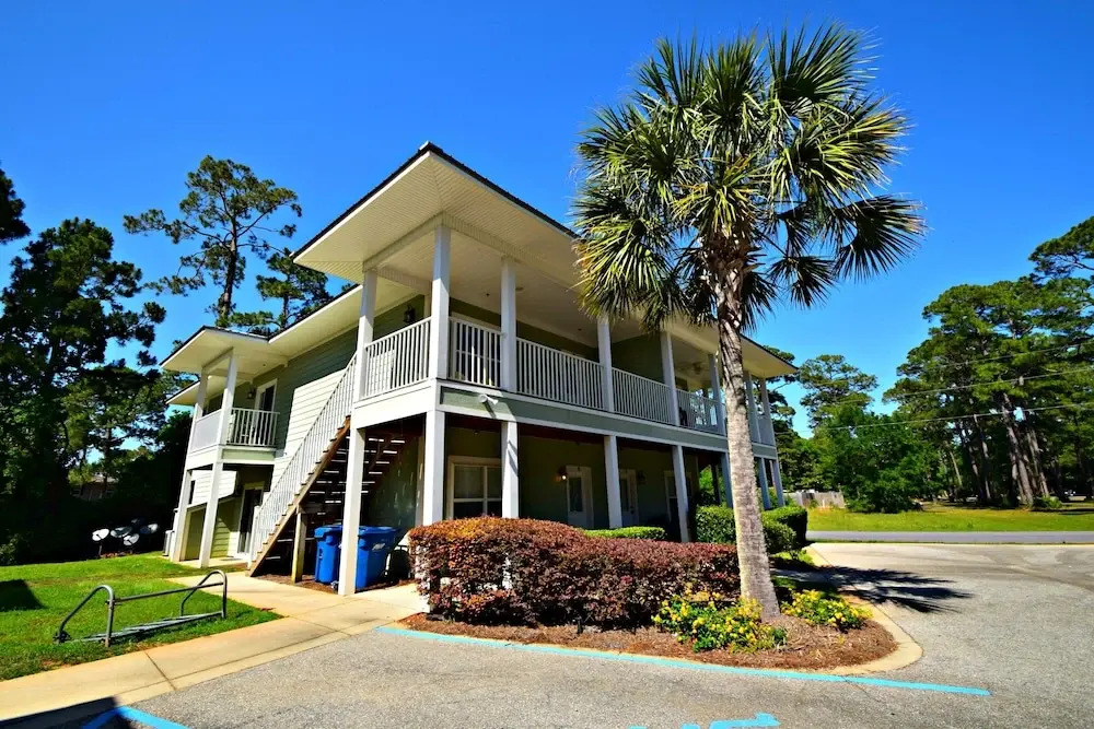 Laguna Breeze E 2 Bedroom Condo by Redawning