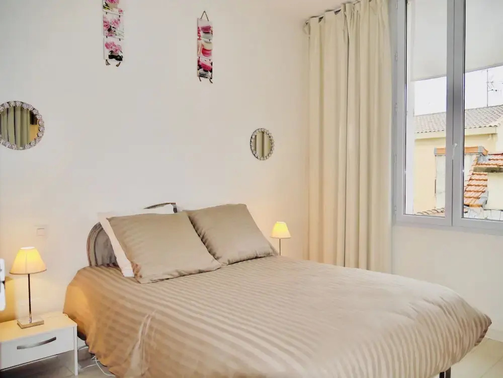 ALC - JJ17S2 - 9 min PALAIS AND BEACHES