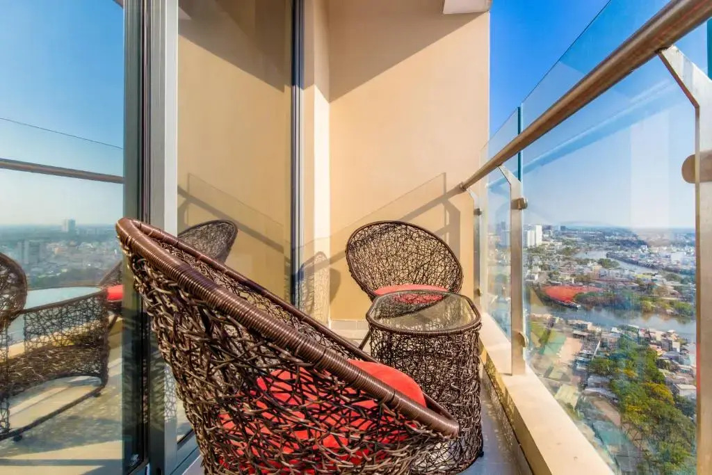 Gold View APT1/2bed/2bath/free pool and Gym