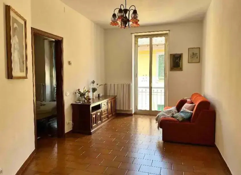 Cheerful Room, Sharing Kitchen in a Cosy Family Art House, Ideal for One Person Or Couple