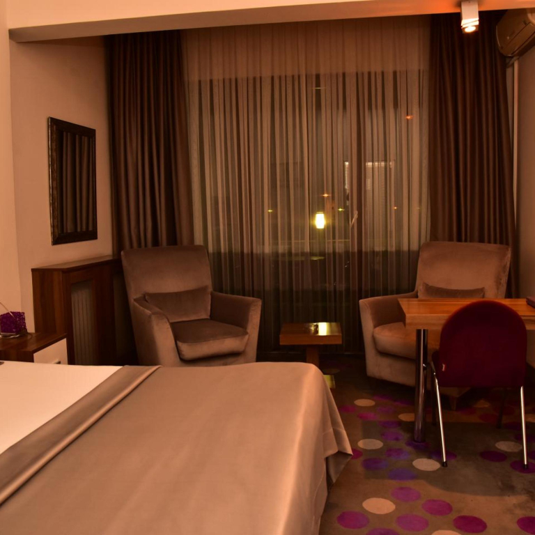 Hande Hotel