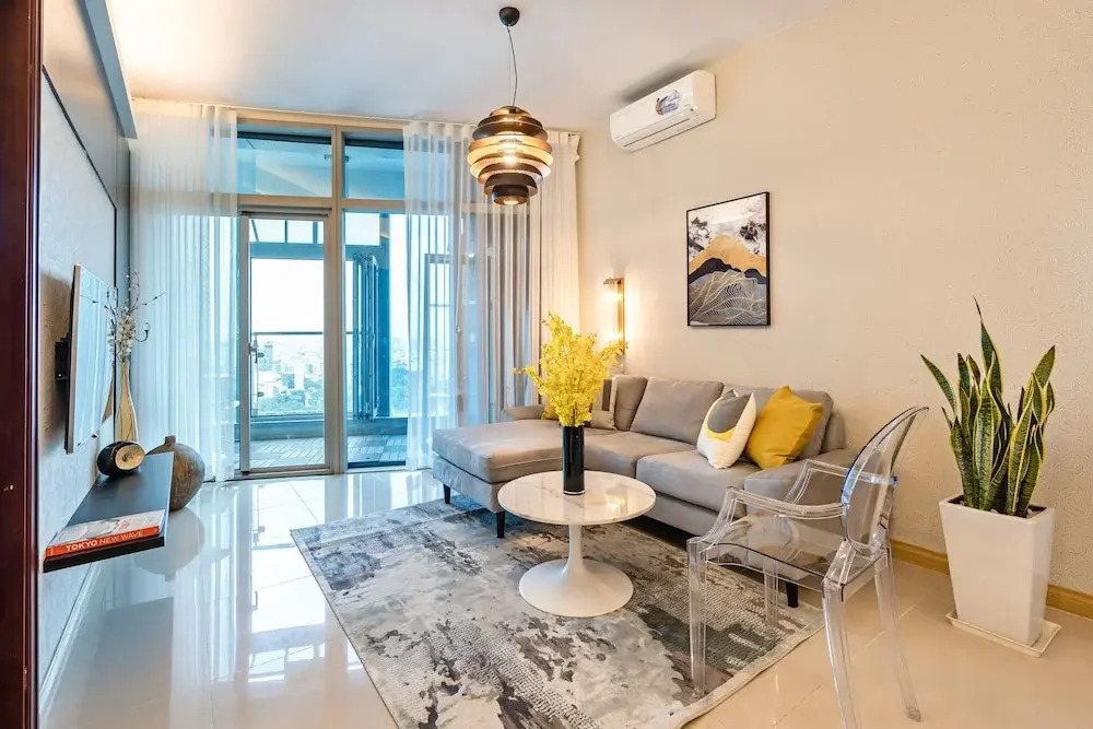 Saigon Suites Collection by Idg in D1