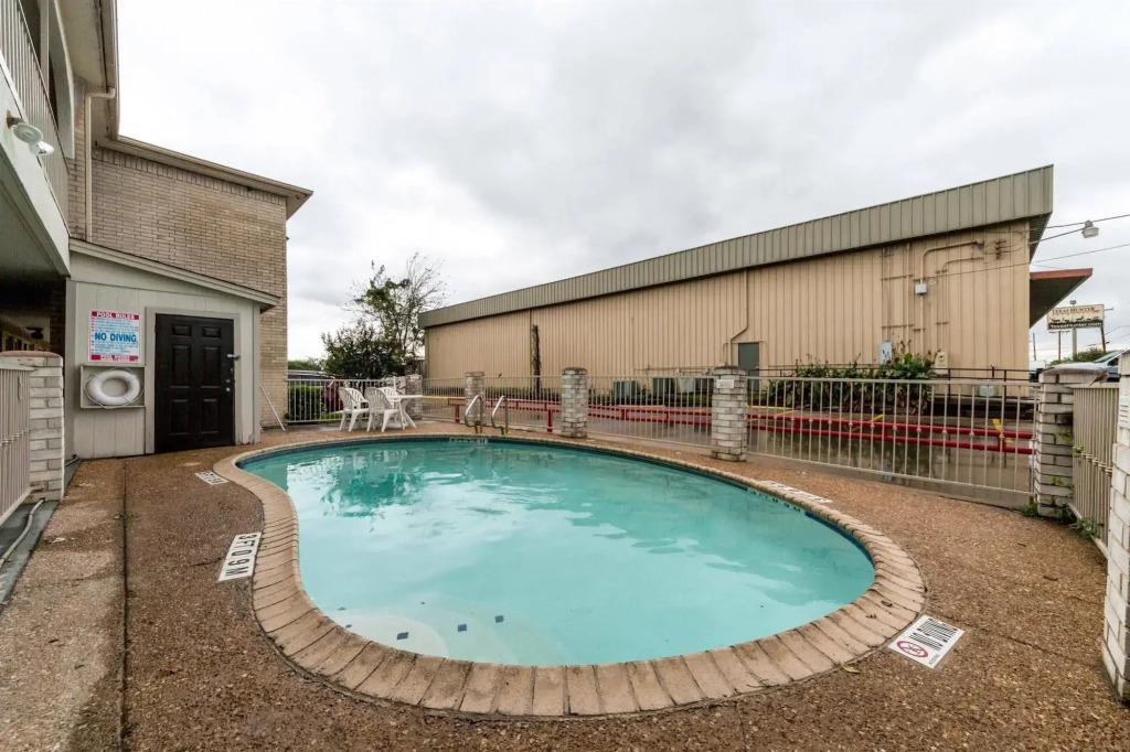Motel 6 San Antonio, TX - Frost Bank Center