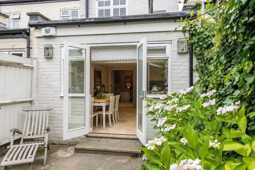 Delightful 2-bed Home, Fulham