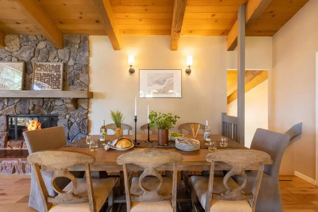 Golden Mountain Retreat by AvantStay