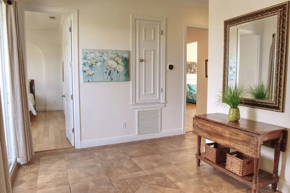 Prestigious 4 BR Getaway - Coronas Verde
