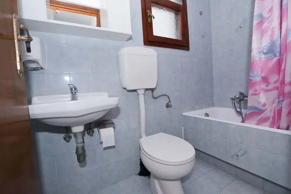Antonakos Rooms