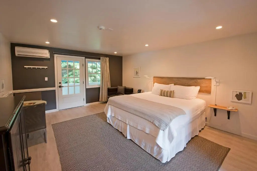 The Lodge on the Cove