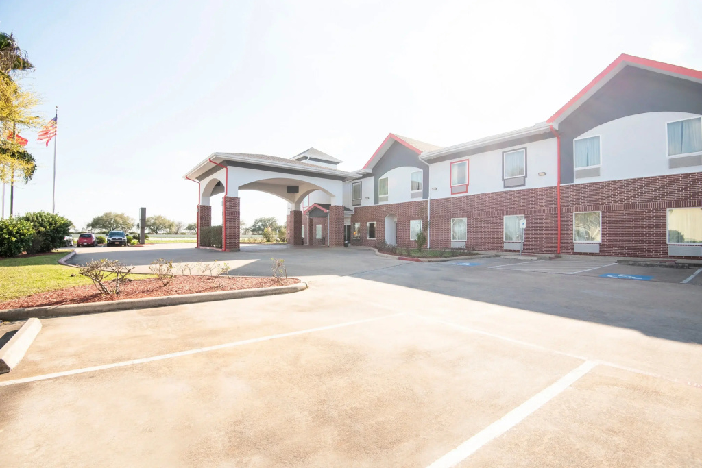 Suburban Studios Clute - Lake Jackson