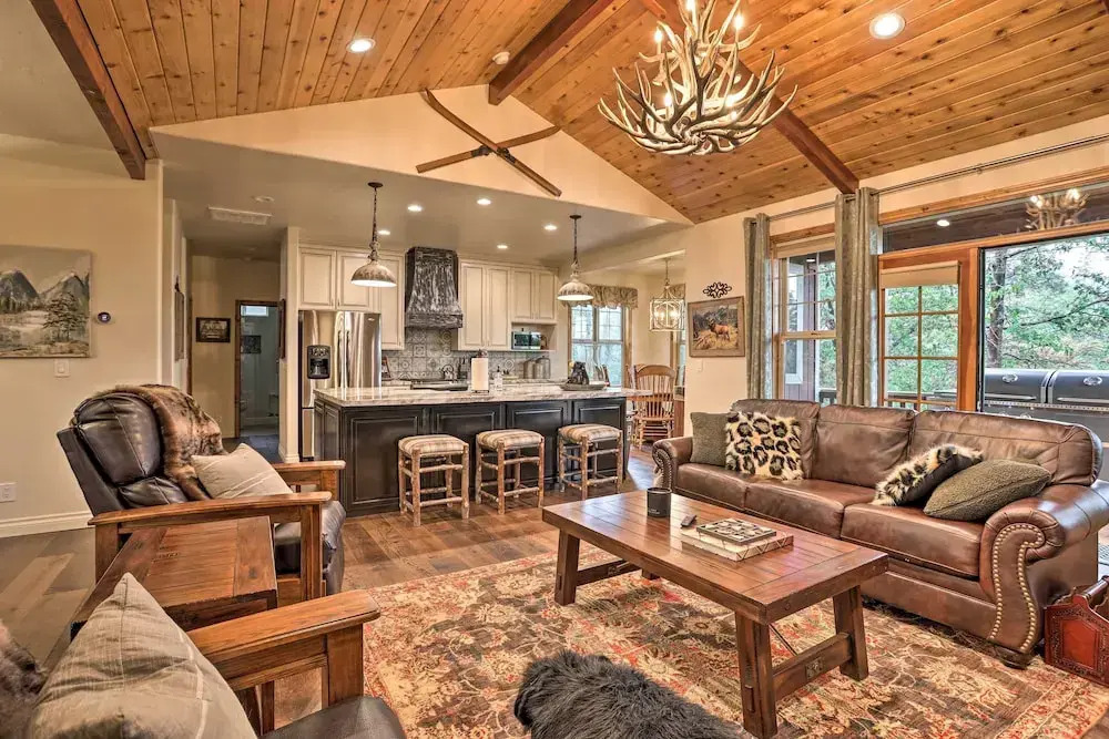 Near Bear Mountain & Big Bear Lake: Gem w/ Hot Tub