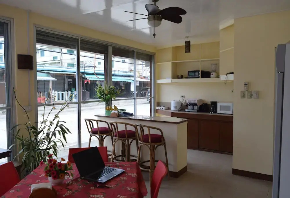 Budget Rooms White Beach