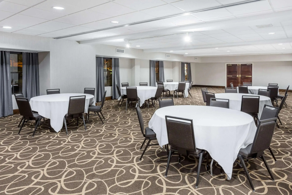 Wingate by Wyndham High Point Greensboro Airport South