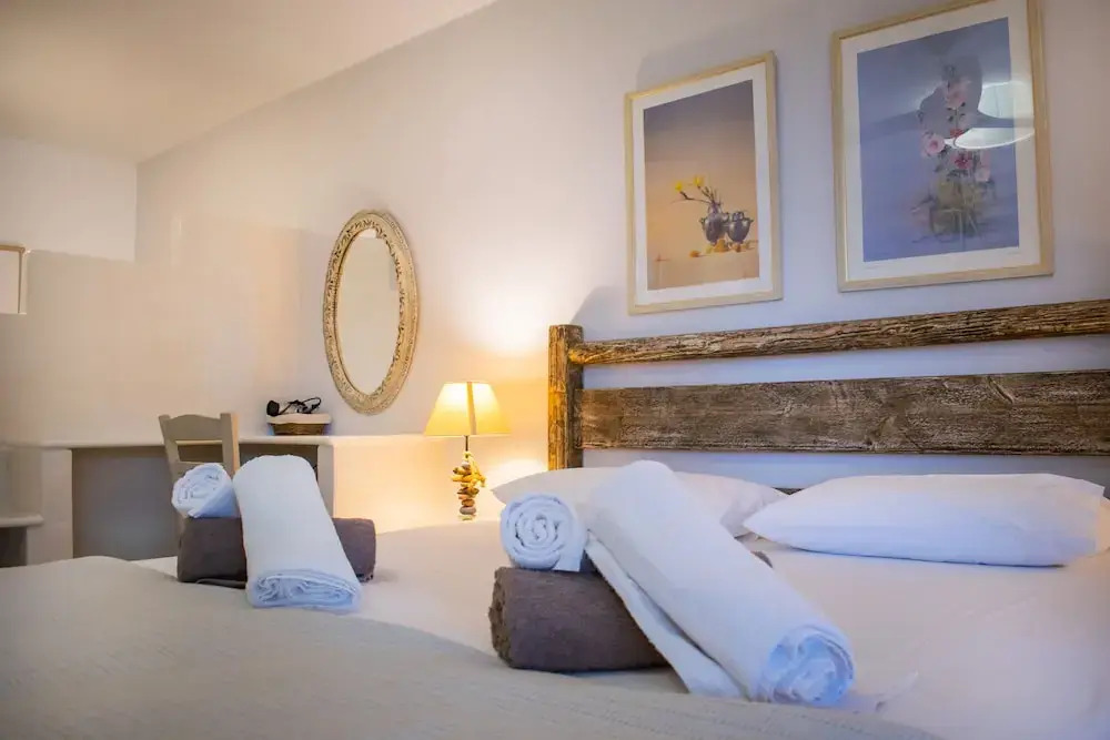 Villa for 6 Guests With Private Pool! In Agia Irini - Walking Distance to Beach!