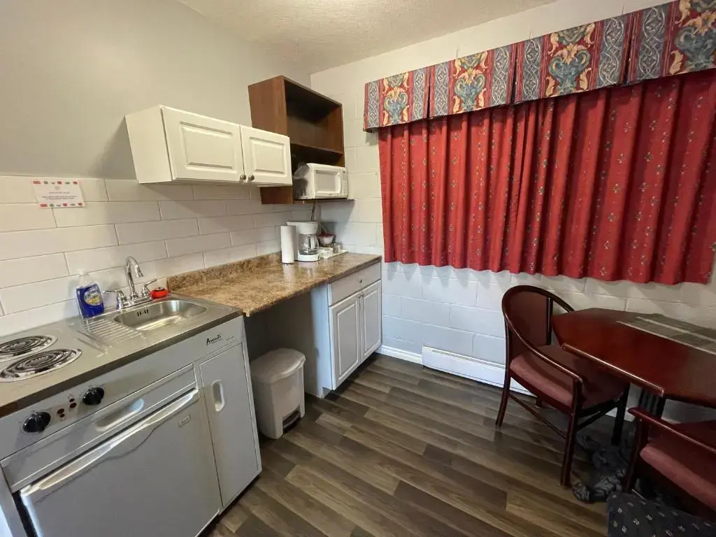 Arrow Lake Motel