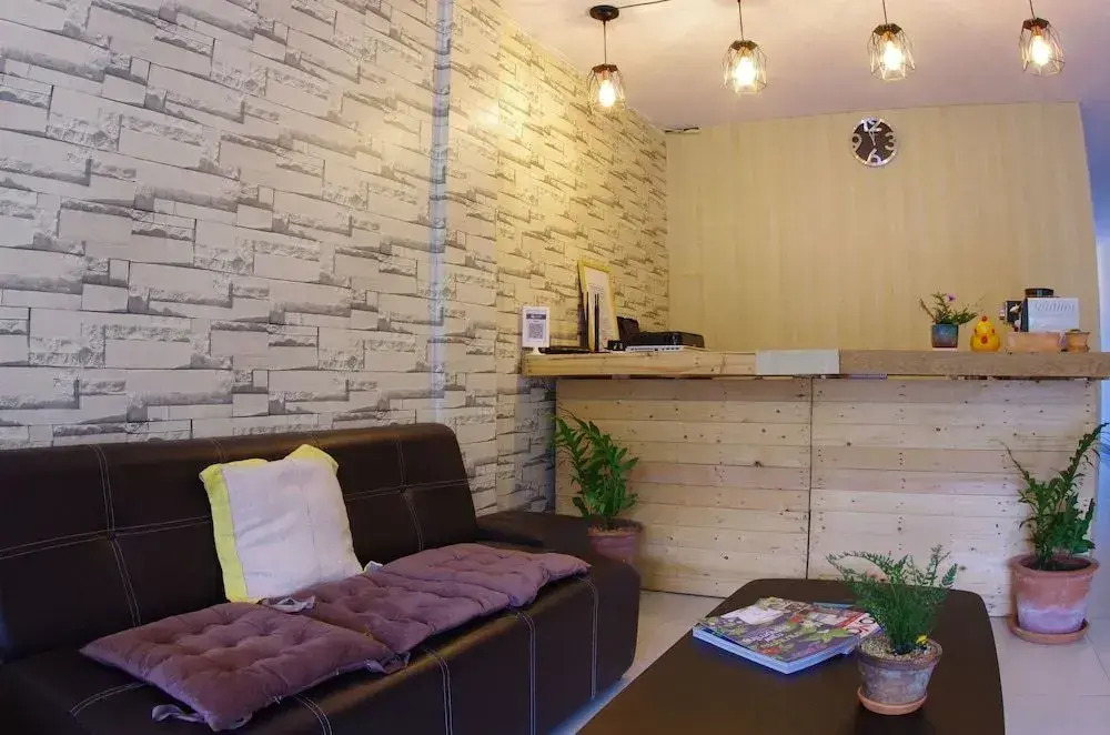 Non-Len Hostel