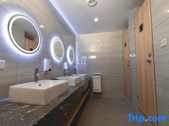 Wohkoon Traveling Sun Hostel (Beijing Drum Tower Shichahai Metro Station Store)