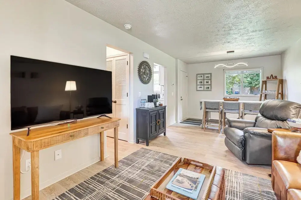 Cozy Meyers Lake Townhome: Near Hall of Fame!