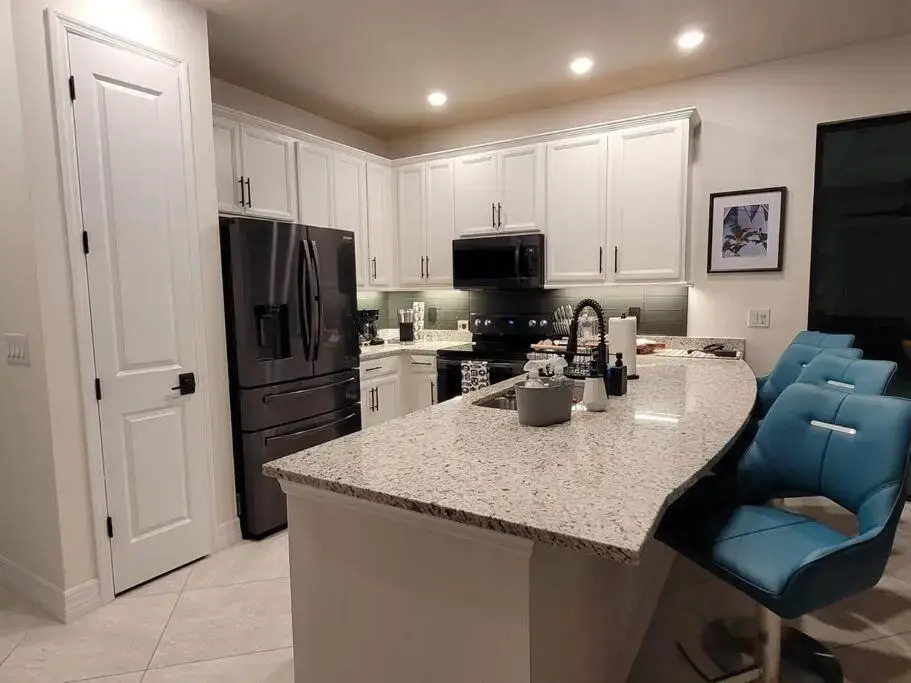 Blue Door Retreat - Luxury Pool Home - sleeps 8