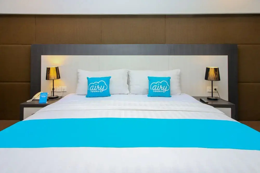 RedDoorz Plus near Hotel Benua Kendari