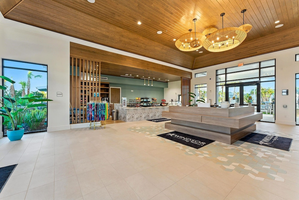 Luxury 5BR w/ Private Pool Windsor