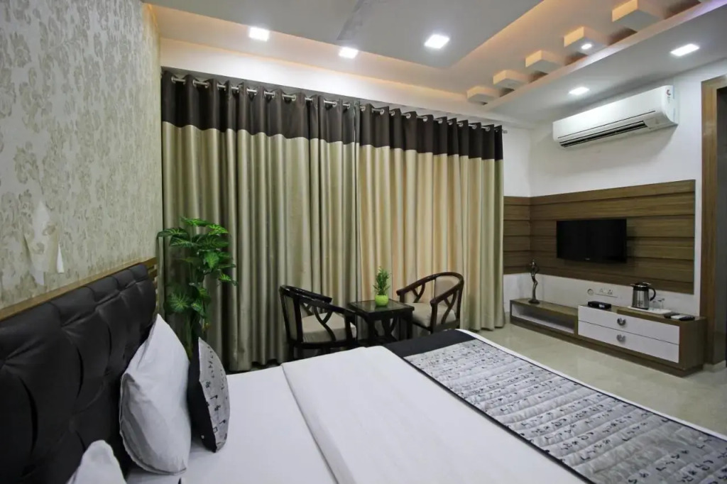 Gazebo Inn & Suites Medanta