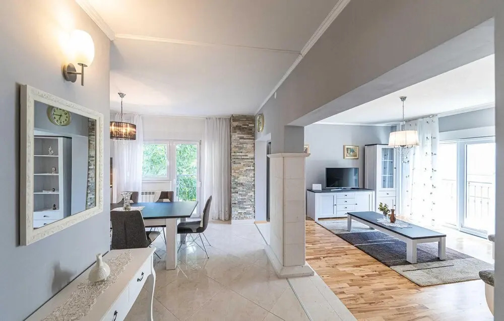 Stunning Apartment in Kastel Kambelovac With 3 Bedrooms and Wifi