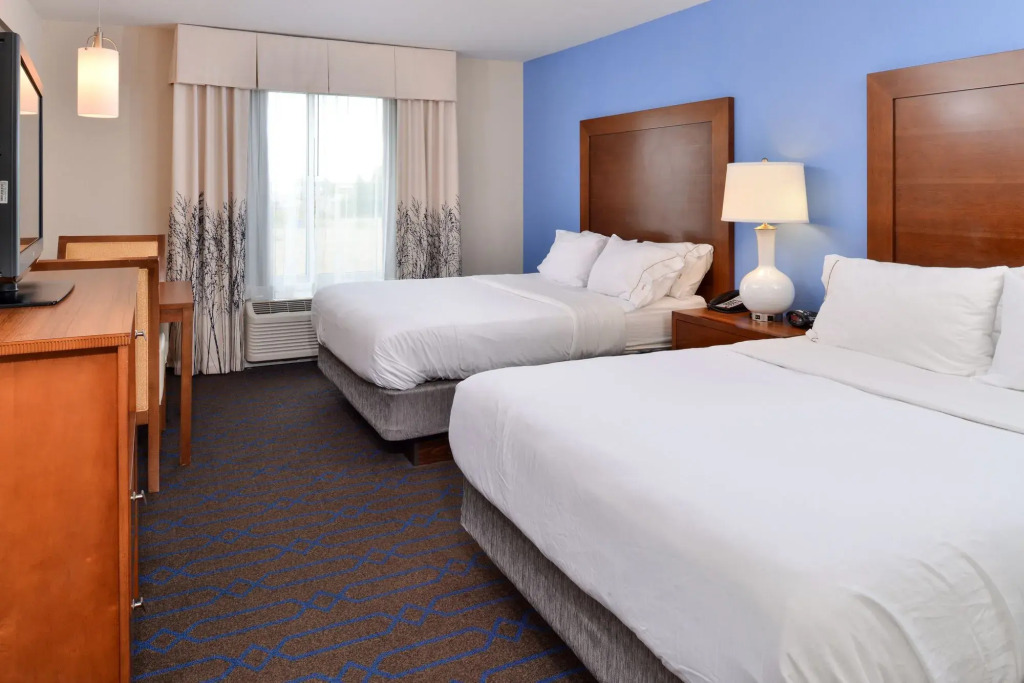 Holiday Inn Express & Suites Terre Haute by IHG
