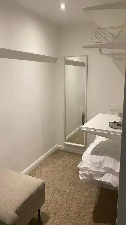 DealHouse F7- Apartments