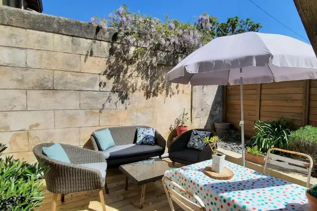 Furnished Apartment Near Palais de la Justice With 2 Bedrooms & a Garden