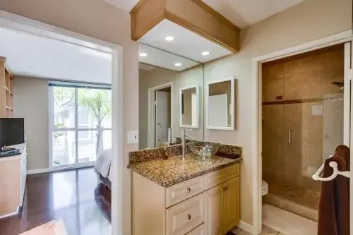 Waterfront Getaway 7 Townhouse