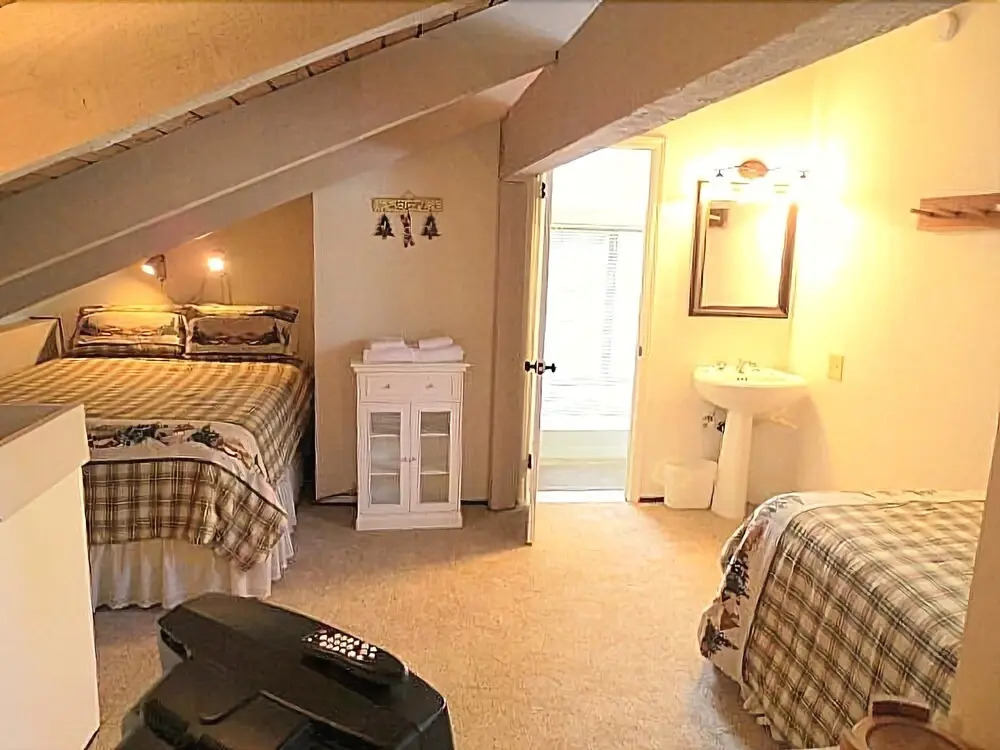 142 Premium Condo