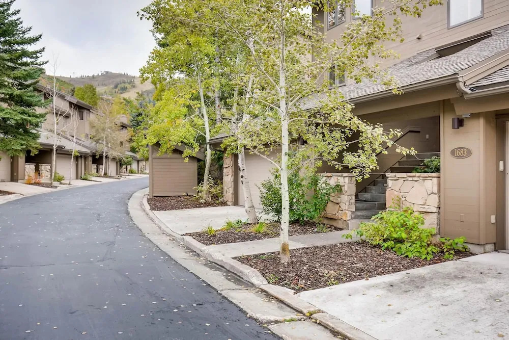 Lakeside 1687 by Park City Lodging