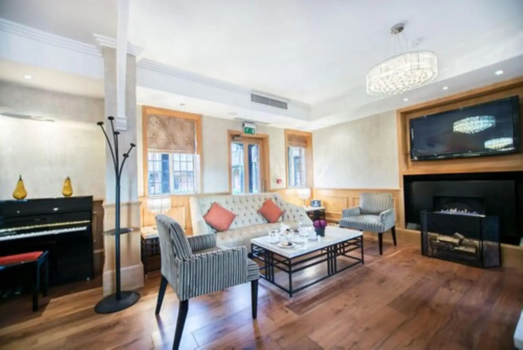 The Pillar Hotel