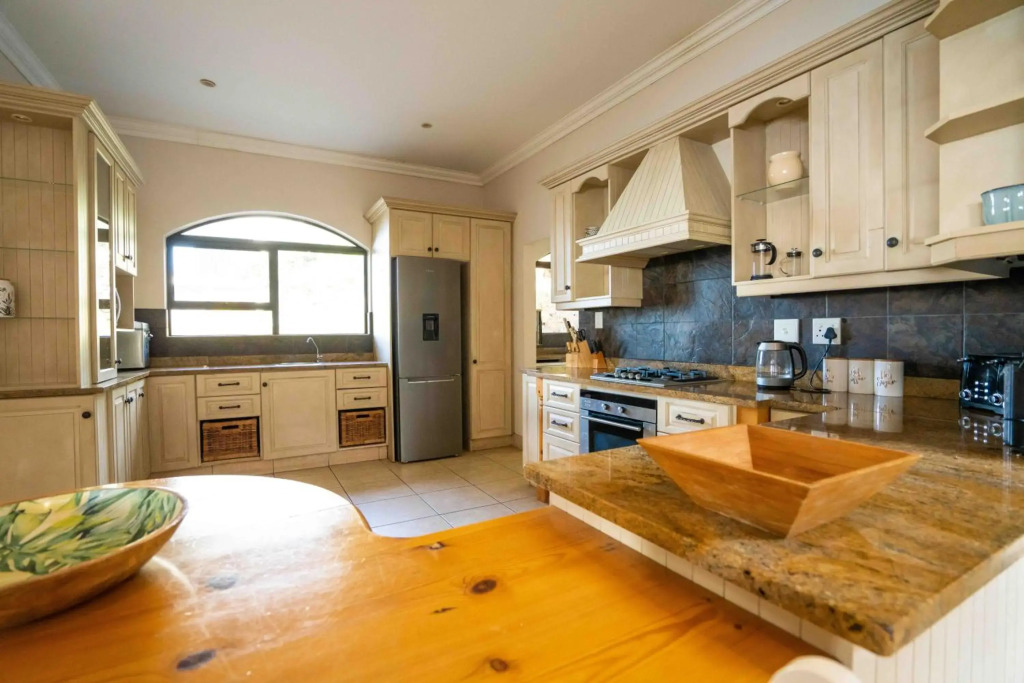 6 Bedroom Tuscan Styled Home in Umdloti Beach