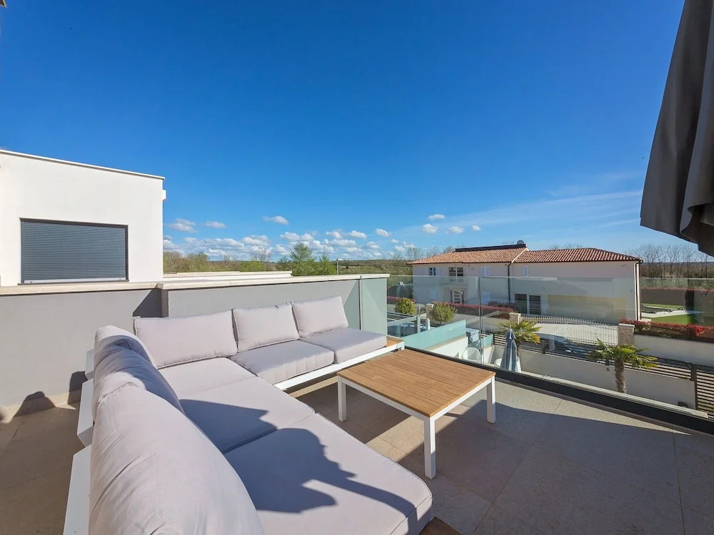 Wonderful Villa in Labinci - Kastelir with Swimming Pool