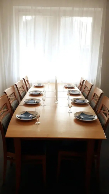 Apartmenthaus am Waldrand- Küche - Frühstück - Balkon