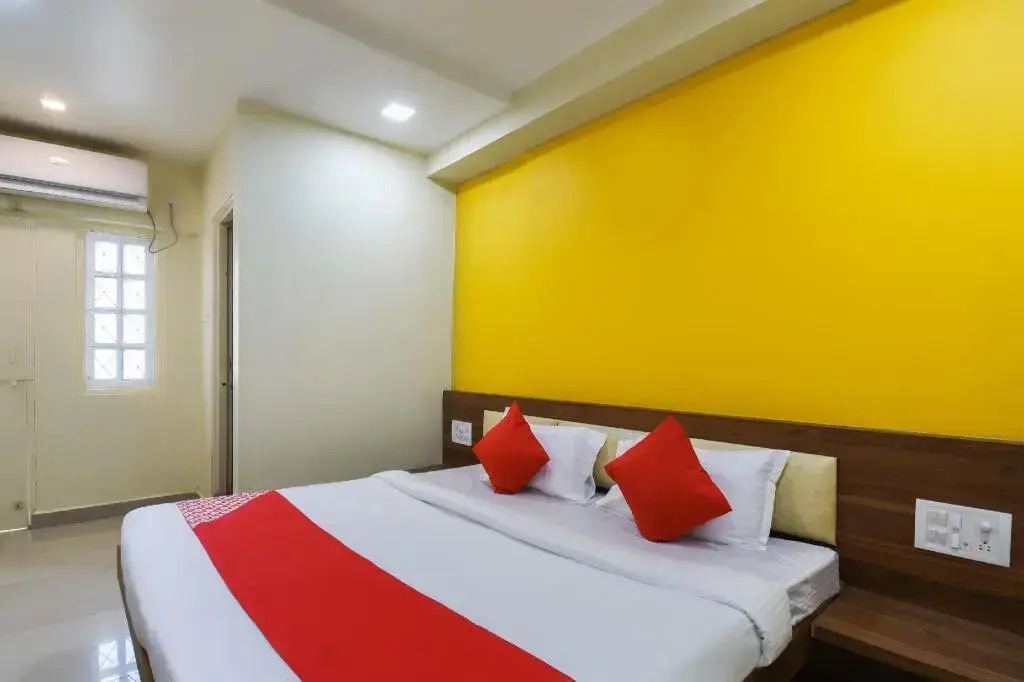 Hotel Ratan Deluxe by OYO Rooms