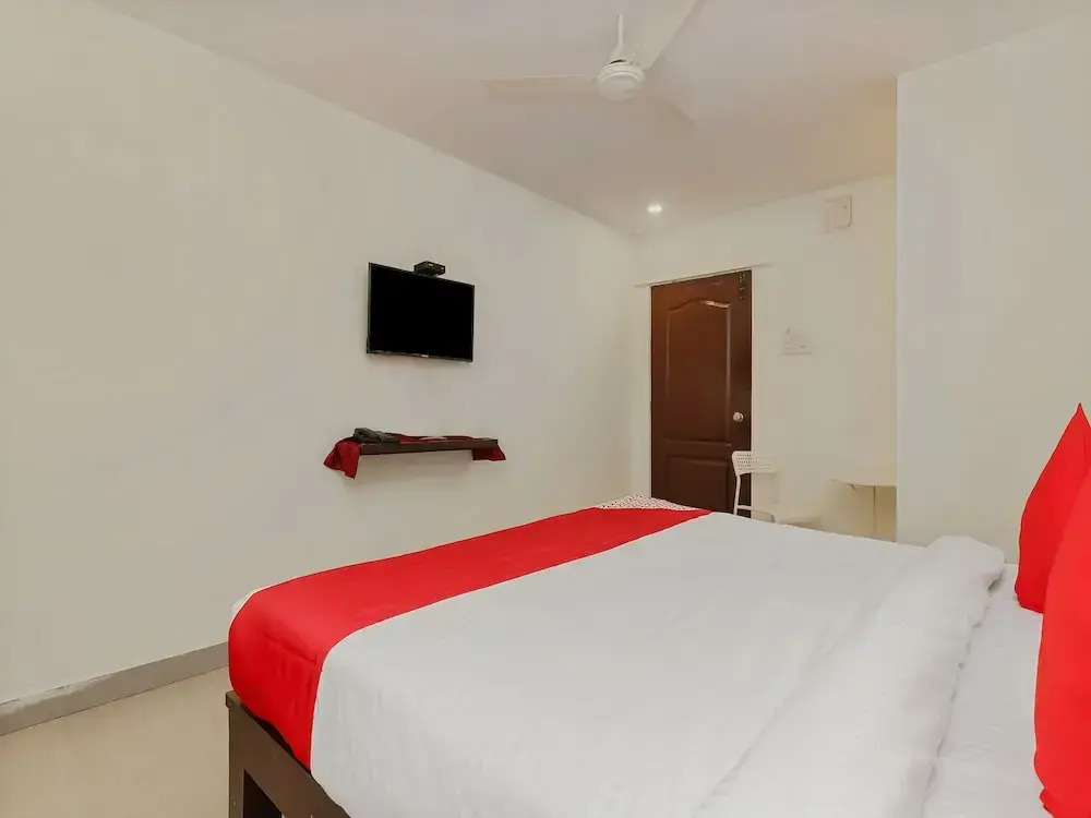OYO 28743 Golconda Inn